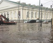 Заплив дорогами Москви: у мережі показали кару небесну