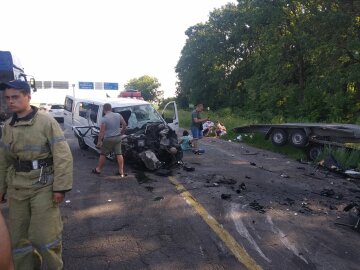 Некерована маршрутка розгромила пів Одеси, шумахер з'їхав з глузду: кадри дорожнього постапокаліпсису