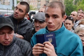 Робота у Польщі: заробітчани перевезли в Україну космічну суму
