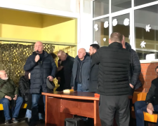 Окна и газ: глава Деснянской РГА Андрей Паладий обсудил с жителями восстановление домов после обстрелов