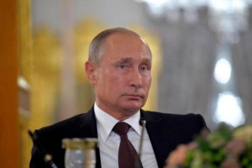 Коротун-Путін в необрізаних штанцях збентежив світових лідерів: фото