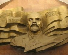 У Києві демонтують більше ста комуністичних пам'ятників
