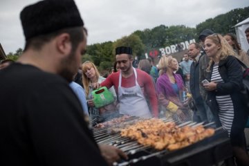 Киянам влаштують грузинське застілля посеред міста 