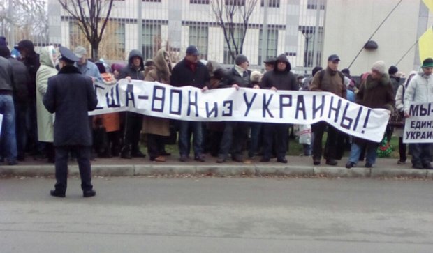В Киеве пенсионеры  митингуют под посольством США (фото)