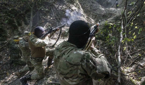 Російські військові на Донбасі потрапили під вогонь "партизан"