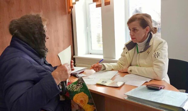 Оформлення пенсії, фото: Facebook// ПФУ у Донецькій області