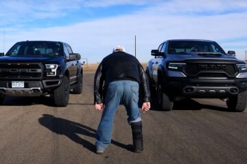 Ram 1500 TRX vs Ford F-150 Raptor, скриншот