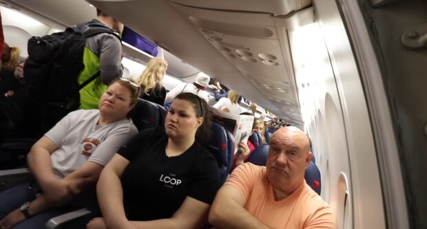 Пасажири в літаку, фото Знай.uа