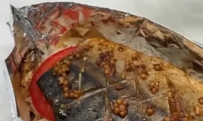 Запеченная скумбрия, кадр из видео