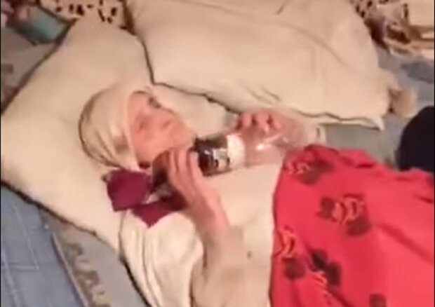 Волонтеры нашли 92-летнюю пенсионерку в разрушенной квартире: "Не кушала неделю"