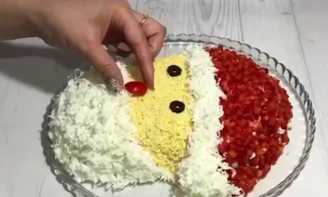 Салат "Санта Клаус", кадр з відео