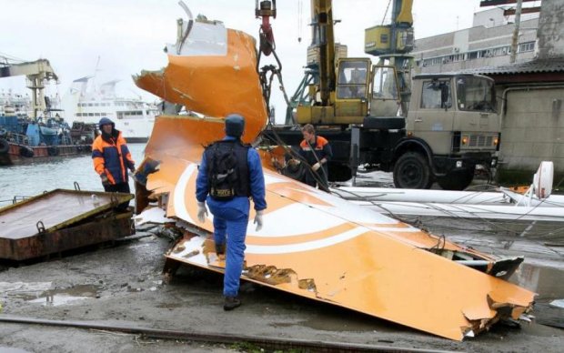 Катастрофа Як-52 в Росії: перші кадри після падіння літака