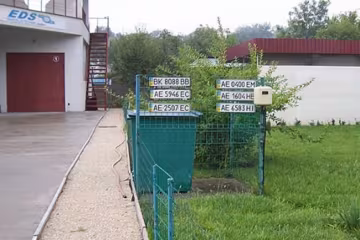 Після зливи в калюжах  Дніпропетровська ловили номери машин (фото)