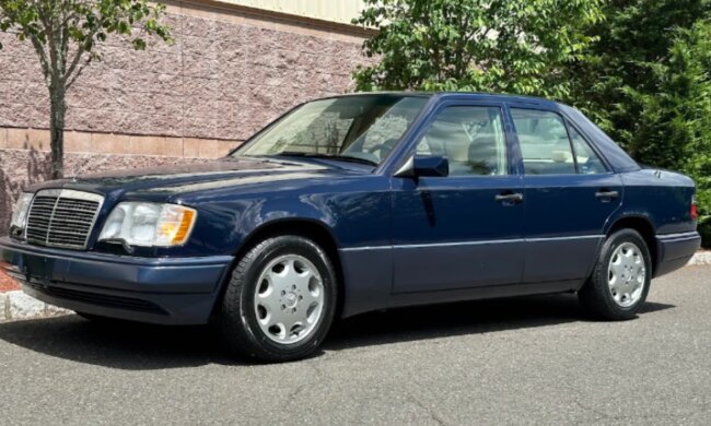 Mercedes-Benz E-Class у кузові W124, фото: Bring A Trailer