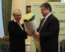 Порошенко і Гонтарєва заробили мільярди на курсі долара, - експерт