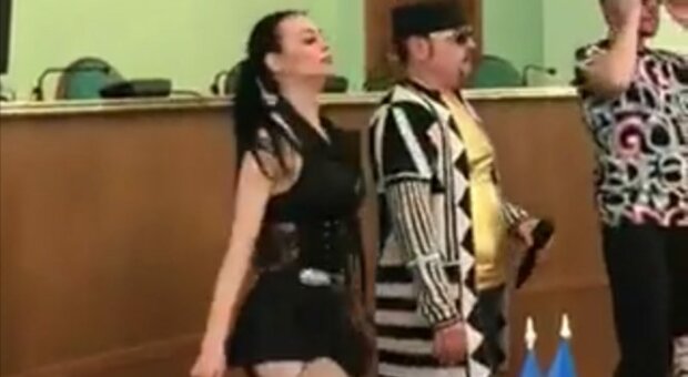 еротичні танці в Херсонській ОДА, скрін з відео