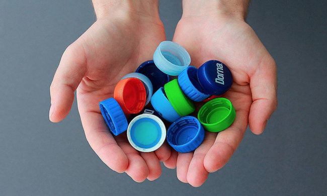 "Його звати Саша і він переміг рак": школяр виконав головну мрію друга за допомогою пластикових кришечок. Ця історія розчулила до сліз всю Україну