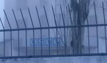 Миссия ОБСЕ оградилась от украинцев забором (фото)
