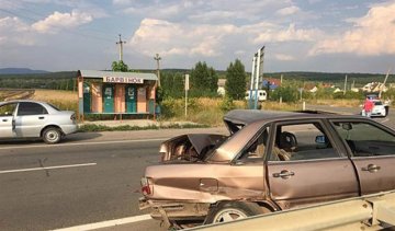 Аварія під Ужгородом: мікроавтобус Mersedes протаранив Audi (фото)