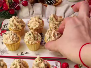 Икорные шапочки, кадр из видео