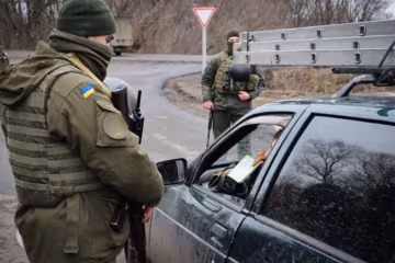 Перевірка документів, скріншот: YouTube
