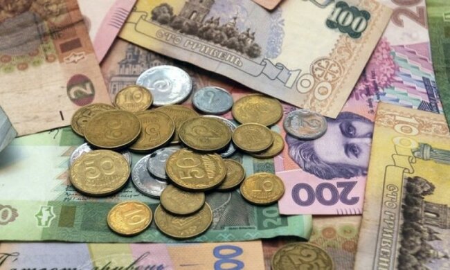 Украинцам разрешили менять больше денег