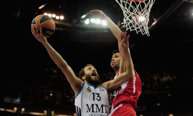 У Греції баскетбольні фанати влаштували масові безлади