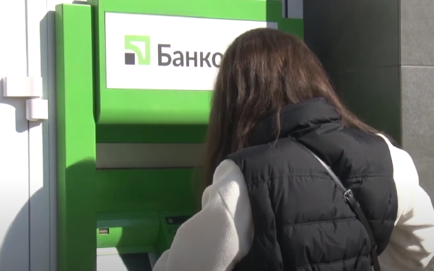 Проверяйте, не отходя от банкомата: клиентов ПриватБанка обманывают при снятии наличных