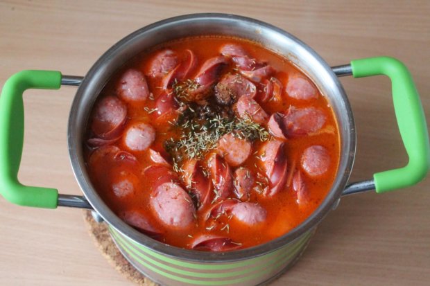 томатний суп з копченими ковбасками нашвидкуруч