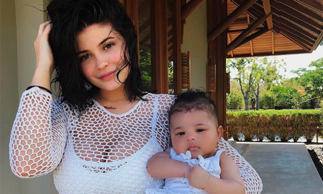 Це дуже зворушливо: Кайлі Дженнер показала перший костюмчик дочки на Хеллоуїн