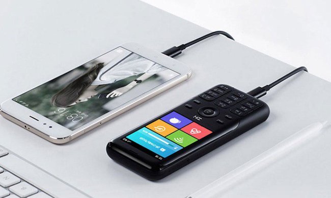 Xiaomi представила кнопковий телефон на всі випадки життя