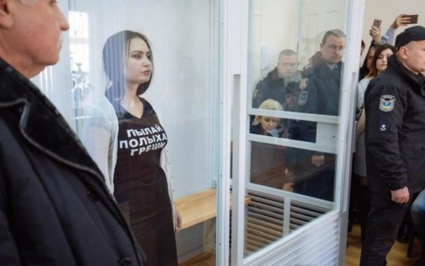 Активістку Femen "покарали" за всією суворістю закону