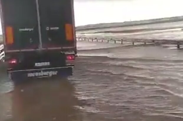 Наводнение в Крыму, кадр из видео