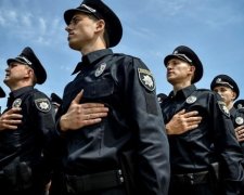 Поліцейський вимагав хабар за повернення вилученого майна