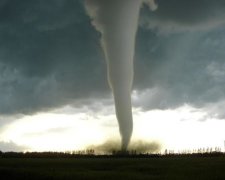 Літали дахи, шифер, скло і дерева: Кривий Ріг поглинула стихія