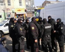 поліція затримала підозрюваних