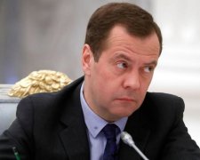 "Нюня" Медведєв пролив скупу сльозу