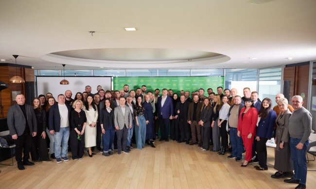 "Слуга Народу" оновлює структуру і фокусується на допомозі війську: що вирішив позачерговий з’їзд партії