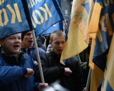 Авакова і Луценка попросили щось зробити з радикалами