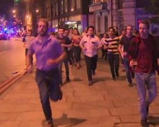 Рятуючись від смерті, британець не забув про пиво: фото