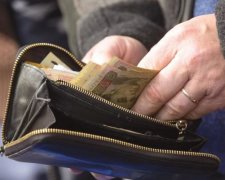 Курс на 2 мая: гривна вырвалась из валютной петли