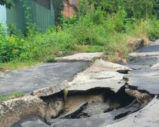 Кернес закатав мільйони в яму - у Харкові новенький асфальт "помер" від відра води