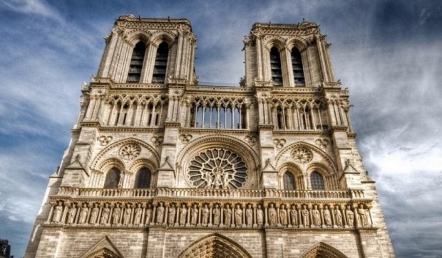 Террористки ИГИЛ покусились на Собор Парижской Богоматери
