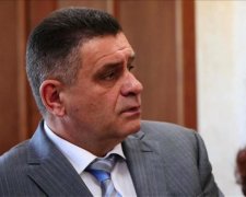 Садив активістів і малину: як сім'я генерала Януковича обросла статками