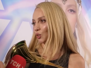 Оля Полякова, кадр з відео