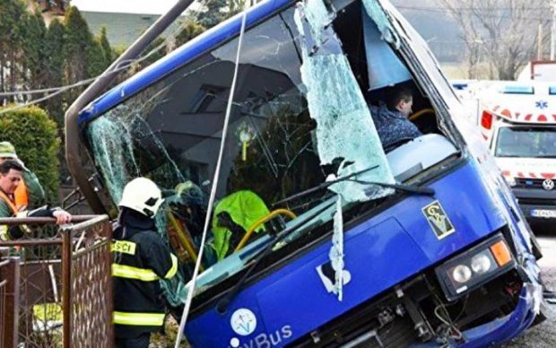 Водій переповненого автобуса помер за кермом