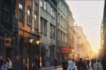 Маленьких львів'ян посадили за "золоті парти": мерзенний розпил потрапив у об'єктив журналістів