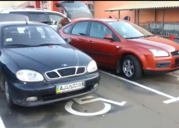 Водителей будут штрафовать автоматически: где больше нельзя парковаться