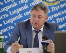 Глава адміністрації чи клоун? Губернатор-мауглі Гарбуз викликав хвилю обурення походеньками з вовчицею