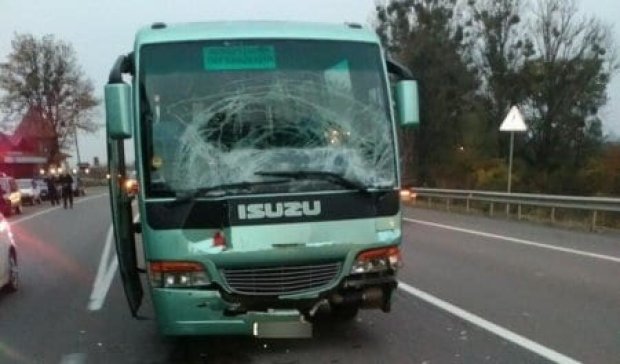 Львівський автобус з дітьми потрапив в аварію: дев'ятеро у лікарні (фото)